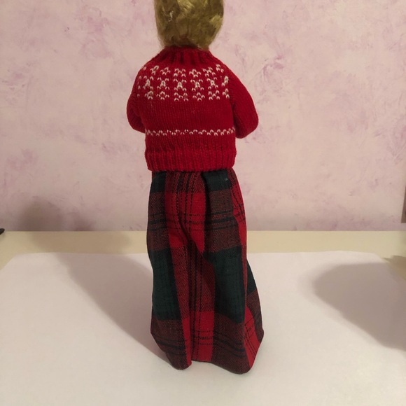 Byers choice caroler Lady with church - Picture 7 of 10